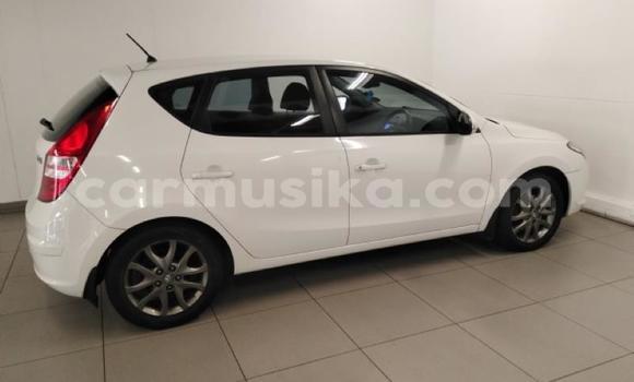 Buy Used Hyundai i30 White Car in Beitbridge in Matabeleland South