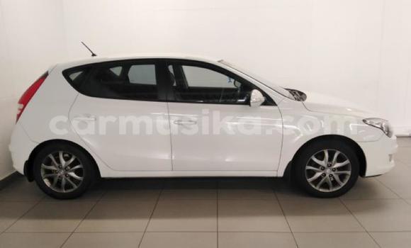 Nunua Ilio tumika Hyundai i30 Nyeupe Gari ndani ya Beitbridge nchini Matabeleland Kusini Nunua Ilio tumika Hyundai i30 Nyeupe Gari ndani ya Beitbridge nchini Matabeleland Kusini