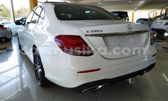 Nunua Ilio tumika Mercedes‒Benz C–Class Nyeupe Gari ndani ya Beitbridge nchini Matabeleland Kusini Nunua Ilio tumika Mercedes‒Benz C–Class Nyeupe Gari ndani ya Beitbridge nchini Matabeleland Kusini