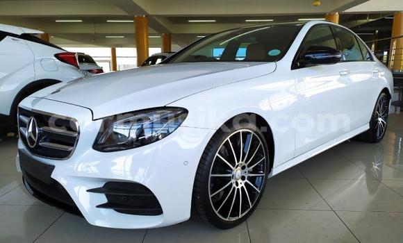 Nunua Ilio tumika Mercedes‒Benz C–Class Nyeupe Gari ndani ya Beitbridge nchini Matabeleland Kusini Nunua Ilio tumika Mercedes‒Benz C–Class Nyeupe Gari ndani ya Beitbridge nchini Matabeleland Kusini