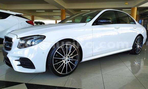 Nunua Ilio tumika Mercedes‒Benz C–Class Nyeupe Gari ndani ya Beitbridge nchini Matabeleland Kusini Nunua Ilio tumika Mercedes‒Benz C–Class Nyeupe Gari ndani ya Beitbridge nchini Matabeleland Kusini