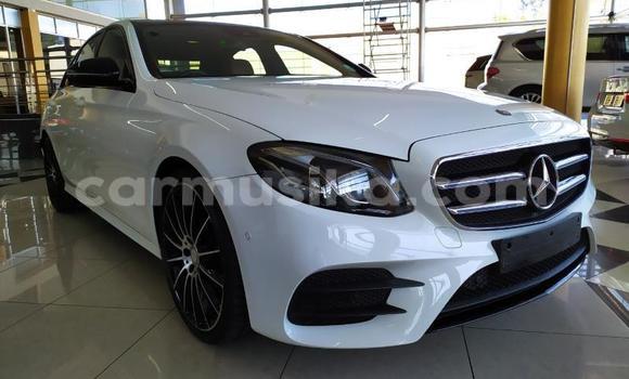 Nunua Ilio tumika Mercedes‒Benz C–Class Nyeupe Gari ndani ya Beitbridge nchini Matabeleland Kusini Nunua Ilio tumika Mercedes‒Benz C–Class Nyeupe Gari ndani ya Beitbridge nchini Matabeleland Kusini