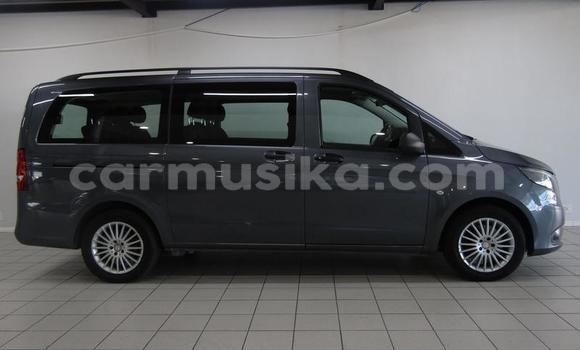 Acheter Occasion Voiture Mercedes‒Benz Vito Gris à Beitbridge, Matabeleland South Acheter Occasion Voiture Mercedes‒Benz Vito Gris à Beitbridge, Matabeleland South