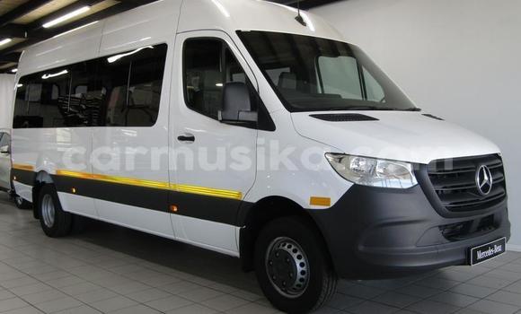 Tenga Tsaru Mercedes‒Benz Vito Chena Mota in Beitbridge in Matabeleland South Tenga Tsaru Mercedes‒Benz Vito Chena Mota in Beitbridge in Matabeleland South