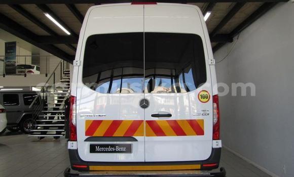 Tenga Tsaru Mercedes‒Benz Vito Chena Mota in Beitbridge in Matabeleland South Tenga Tsaru Mercedes‒Benz Vito Chena Mota in Beitbridge in Matabeleland South