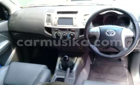 Buy Used Toyota Hilux Silver Car in Beitbridge in Matabeleland South Buy Used Toyota Hilux Silver Car in Beitbridge in Matabeleland South