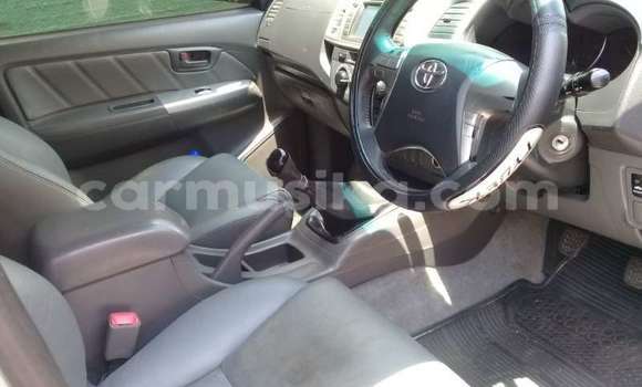 Buy Used Toyota Hilux Silver Car in Beitbridge in Matabeleland South Buy Used Toyota Hilux Silver Car in Beitbridge in Matabeleland South