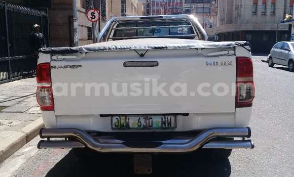 Buy Used Toyota Hilux White Car in Beitbridge in Matabeleland South Buy Used Toyota Hilux White Car in Beitbridge in Matabeleland South