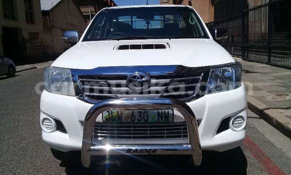 Buy Used Toyota Hilux White Car in Beitbridge in Matabeleland South Buy Used Toyota Hilux White Car in Beitbridge in Matabeleland South
