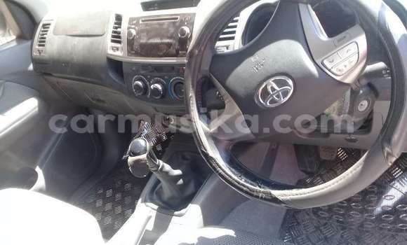 Buy Used Toyota Hilux White Car in Beitbridge in Matabeleland South Buy Used Toyota Hilux White Car in Beitbridge in Matabeleland South