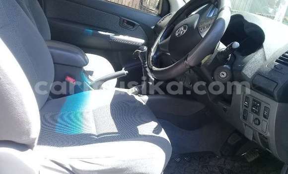 Buy Used Toyota Hilux White Car in Beitbridge in Matabeleland South Buy Used Toyota Hilux White Car in Beitbridge in Matabeleland South