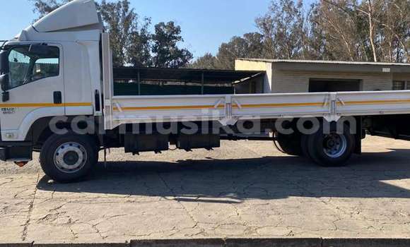 Acheter Occasion Utilitaire Isuzu FTR 850 Blanc à Beitbridge, Matabeleland South Acheter Occasion Utilitaire Isuzu FTR 850 Blanc à Beitbridge, Matabeleland South