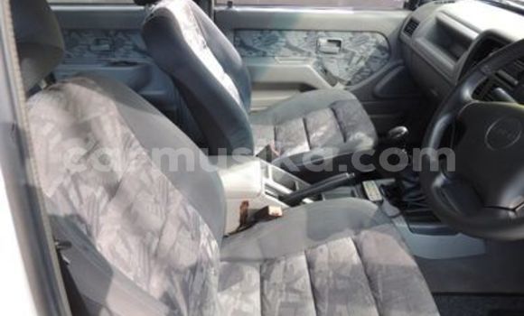 Nunua Ilio tumika Isuzu KB Nyeupe Gari ndani ya Beitbridge nchini Matabeleland Kusini Nunua Ilio tumika Isuzu KB Nyeupe Gari ndani ya Beitbridge nchini Matabeleland Kusini