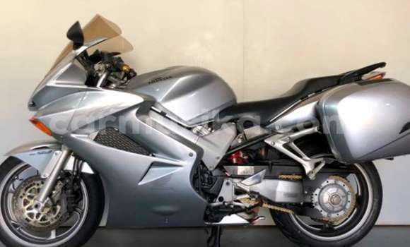 Tenga Tsaru Honda VFR Sirivha Bike in Beitbridge in Matabeleland South Tenga Tsaru Honda VFR Sirivha Bike in Beitbridge in Matabeleland South