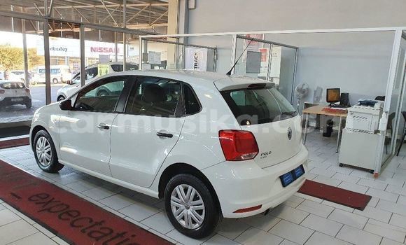 Nunua Ilio tumika Volkswagen Polo Nyeupe Gari ndani ya Beitbridge nchini Matabeleland Kusini