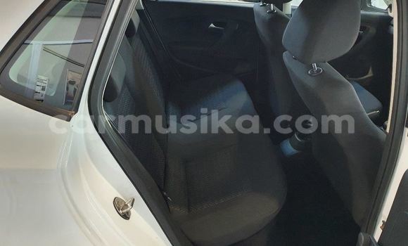 Acheter Occasion Voiture Volkswagen Polo Blanc à Beitbridge, Matabeleland South Acheter Occasion Voiture Volkswagen Polo Blanc à Beitbridge, Matabeleland South