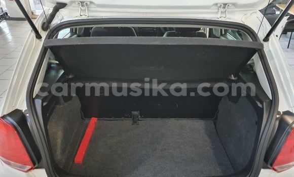 Acheter Occasion Voiture Volkswagen Polo Blanc à Beitbridge, Matabeleland South Acheter Occasion Voiture Volkswagen Polo Blanc à Beitbridge, Matabeleland South