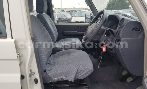 Acheter Occasion Voiture Toyota Land Cruiser Blanc à Bulawayo, Bulawayo Acheter Occasion Voiture Toyota Land Cruiser Blanc à Bulawayo, Bulawayo