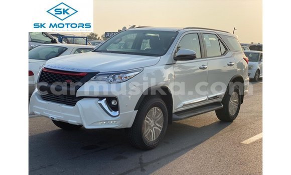 Nunua Imported Toyota Fortuner Nyeupe Gari ndani ya Import - Dubai nchini Harare