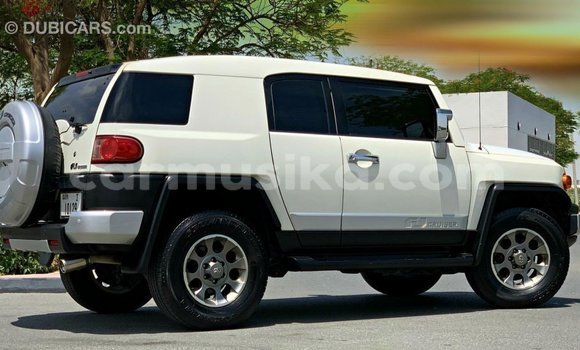 Buy Import Toyota FJ Cruiser White Car in Import - Dubai in Harare Buy Import Toyota FJ Cruiser White Car in Import - Dubai in Harare