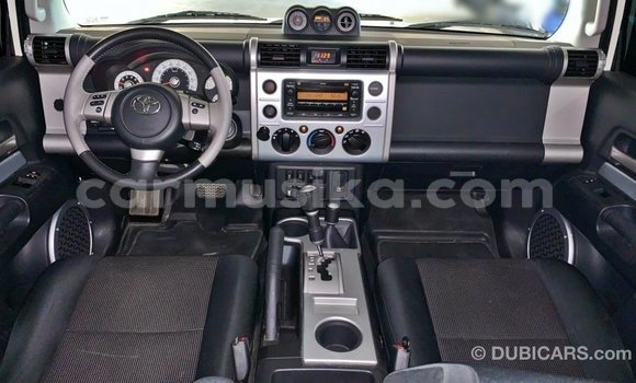 Buy Import Toyota FJ Cruiser White Car in Import - Dubai in Harare Buy Import Toyota FJ Cruiser White Car in Import - Dubai in Harare