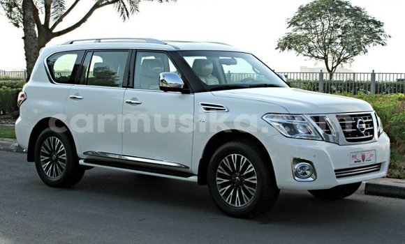 Nunua Imported Nissan Patrol Nyeupe Gari ndani ya Import - Dubai nchini Harare