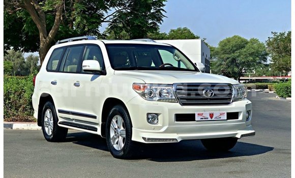Acheter Import Voiture Toyota Land Cruiser Blanc à Import - Dubai, Harare Acheter Import Voiture Toyota Land Cruiser Blanc à Import - Dubai, Harare