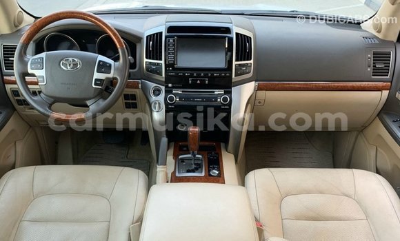 Acheter Import Voiture Toyota Land Cruiser Blanc à Import - Dubai, Harare Acheter Import Voiture Toyota Land Cruiser Blanc à Import - Dubai, Harare