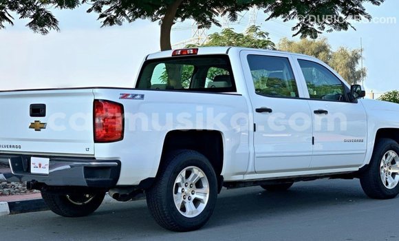 Acheter Import Voiture Chevrolet Silverado Blanc à Import - Dubai, Harare Acheter Import Voiture Chevrolet Silverado Blanc à Import - Dubai, Harare