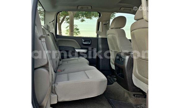 Acheter Import Voiture Chevrolet Silverado Blanc à Import - Dubai, Harare Acheter Import Voiture Chevrolet Silverado Blanc à Import - Dubai, Harare