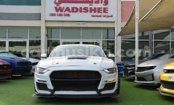Nunua Imported Ford Mustang Nyeupe Gari ndani ya Import - Dubai nchini Harare