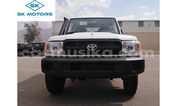 Nunua Imported Toyota Land Cruiser Nyeupe Gari ndani ya Import - Dubai nchini Harare
