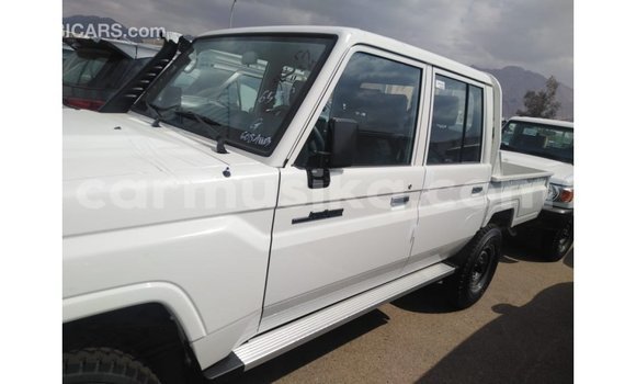 Tenga Imported Toyota Land Cruiser Chena Mota in Import - Dubai in Harare Tenga Imported Toyota Land Cruiser Chena Mota in Import - Dubai in Harare
