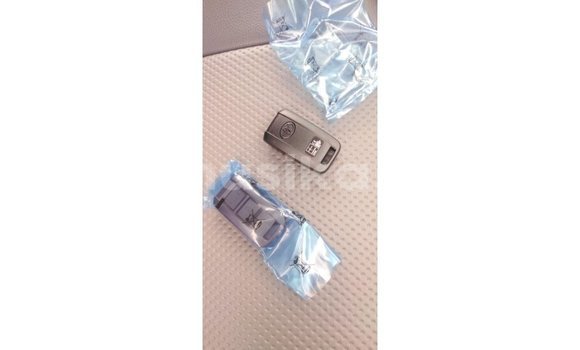 Tenga Imported Toyota Land Cruiser Chena Mota in Import - Dubai in Harare Tenga Imported Toyota Land Cruiser Chena Mota in Import - Dubai in Harare