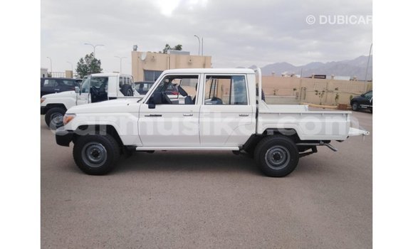 Tenga Imported Toyota Land Cruiser Chena Mota in Import - Dubai in Harare Tenga Imported Toyota Land Cruiser Chena Mota in Import - Dubai in Harare