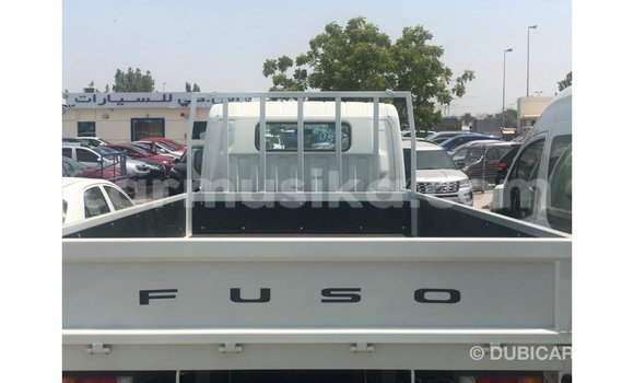 Acheter Import Utilitaire Mitsubishi Canter Blanc à Import - Dubai, Harare Acheter Import Utilitaire Mitsubishi Canter Blanc à Import - Dubai, Harare