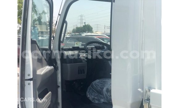Acheter Import Utilitaire Mitsubishi Canter Blanc à Import - Dubai, Harare Acheter Import Utilitaire Mitsubishi Canter Blanc à Import - Dubai, Harare
