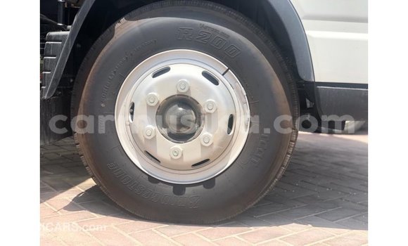 Acheter Import Utilitaire Mitsubishi Canter Blanc à Import - Dubai, Harare Acheter Import Utilitaire Mitsubishi Canter Blanc à Import - Dubai, Harare