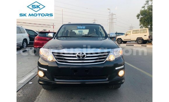 Nunua Imported Toyota Fortuner Nyeusi Gari ndani ya Import - Dubai nchini Harare
