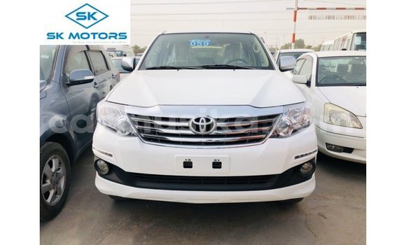 Nunua Imported Toyota Fortuner Nyeupe Gari ndani ya Import - Dubai nchini Harare