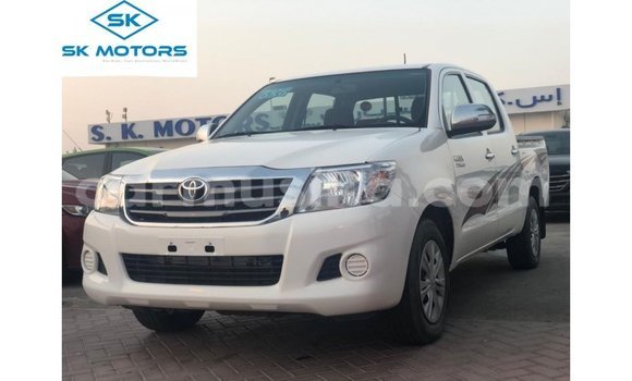 Nunua Imported Toyota Hilux Nyeupe Gari ndani ya Import - Dubai nchini Harare