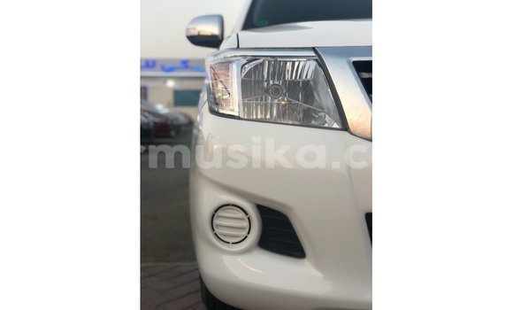 Buy Import Toyota Hilux White Car in Import - Dubai in Harare Buy Import Toyota Hilux White Car in Import - Dubai in Harare