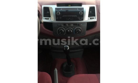 Buy Import Toyota Hilux White Car in Import - Dubai in Harare Buy Import Toyota Hilux White Car in Import - Dubai in Harare