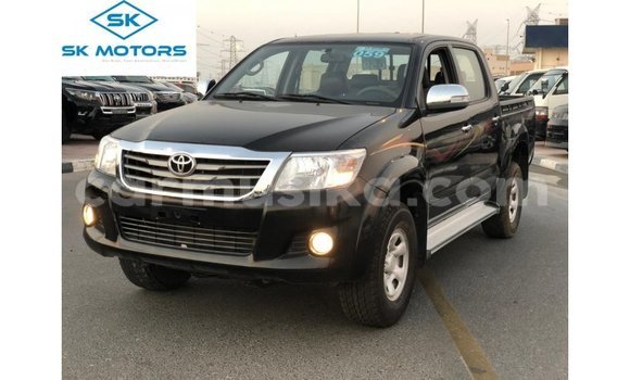 Nunua Imported Toyota Hilux Nyeusi Gari ndani ya Import - Dubai nchini Harare