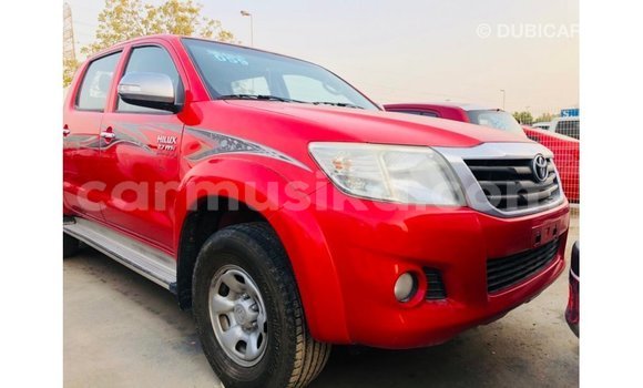 Tenga Imported Toyota Hilux Tsvuku Mota in Import - Dubai in Harare Tenga Imported Toyota Hilux Tsvuku Mota in Import - Dubai in Harare