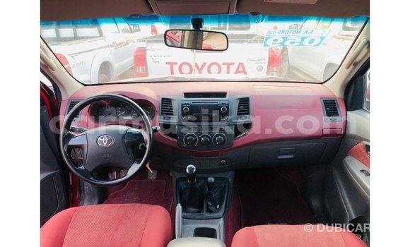 Tenga Imported Toyota Hilux Tsvuku Mota in Import - Dubai in Harare Tenga Imported Toyota Hilux Tsvuku Mota in Import - Dubai in Harare