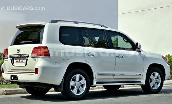 Acheter Import Voiture Toyota Land Cruiser Blanc à Import - Dubai, Harare Acheter Import Voiture Toyota Land Cruiser Blanc à Import - Dubai, Harare