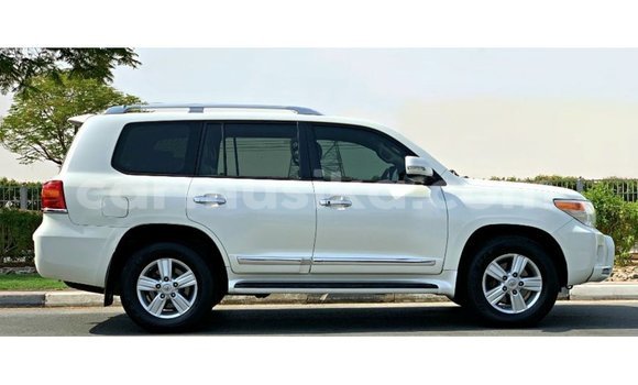 Acheter Import Voiture Toyota Land Cruiser Blanc à Import - Dubai, Harare Acheter Import Voiture Toyota Land Cruiser Blanc à Import - Dubai, Harare