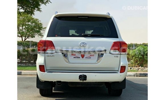 Acheter Import Voiture Toyota Land Cruiser Blanc à Import - Dubai, Harare Acheter Import Voiture Toyota Land Cruiser Blanc à Import - Dubai, Harare