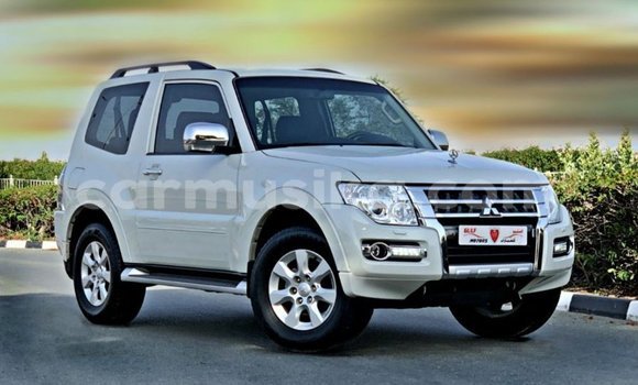 Acheter Import Voiture Mitsubishi Pajero Blanc à Import - Dubai, Harare Acheter Import Voiture Mitsubishi Pajero Blanc à Import - Dubai, Harare